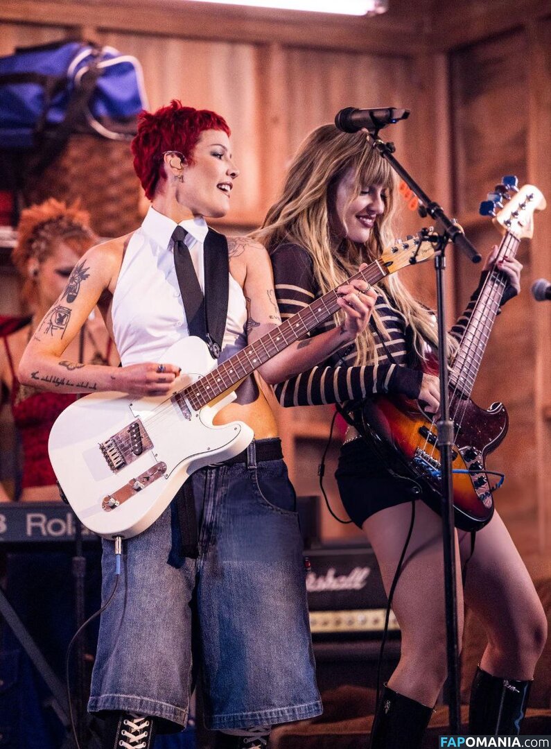 Maneskin bassist / Victoria De Angelis / vicdeangelis Meztelen OnlyFans  Kikerült fotó #1075