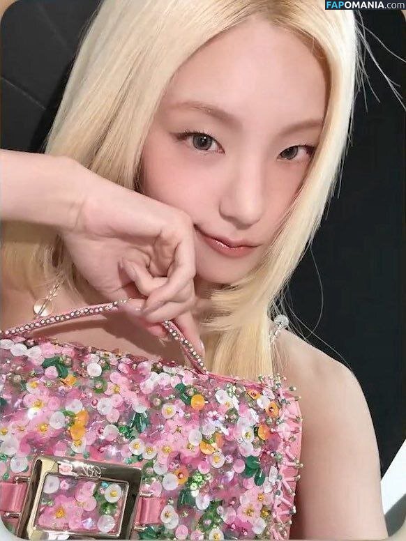 Hwang Ye-ji / ITZY (예지 / Yeji / yezyizhere Meztelen OnlyFans  Kikerült fotó #18