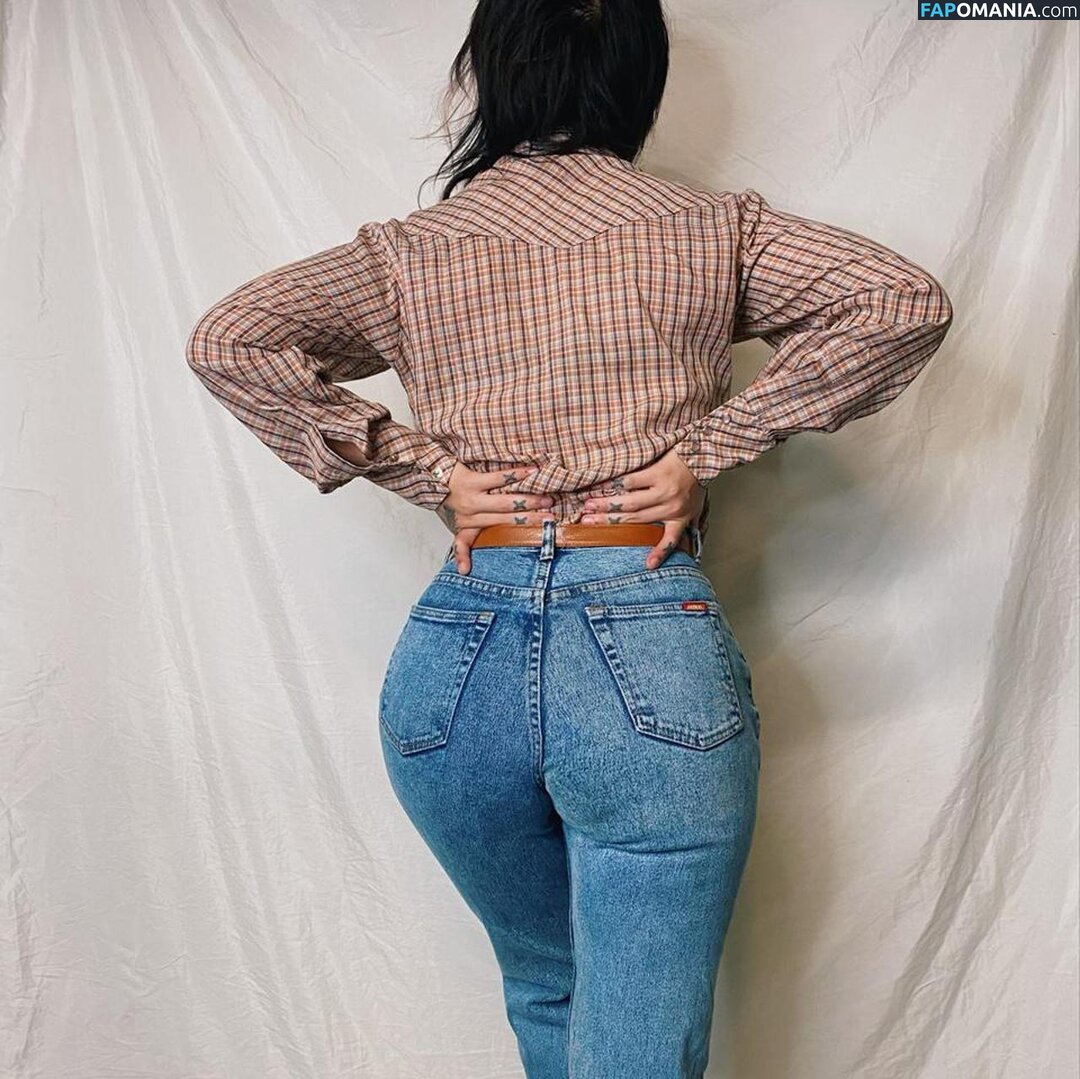 Yvette Young / yvetteyoung Meztelen OnlyFans  Kikerült fotó #3