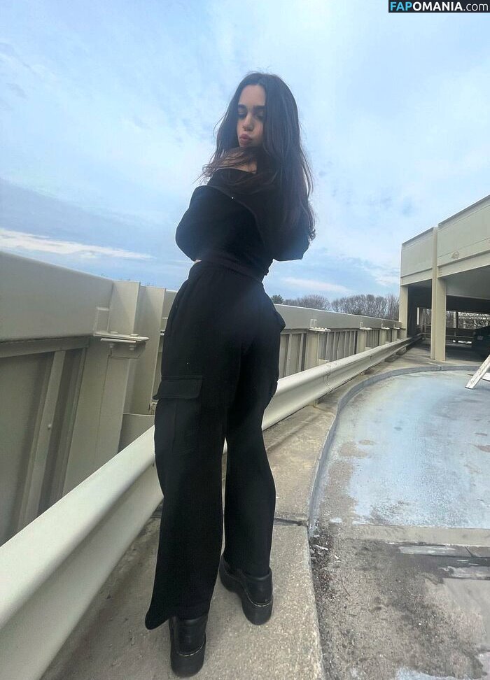 goddesszaria / goddesszariaa / https: / zarrrrrrrrrr3 Meztelen OnlyFans  Kikerült fotó #1