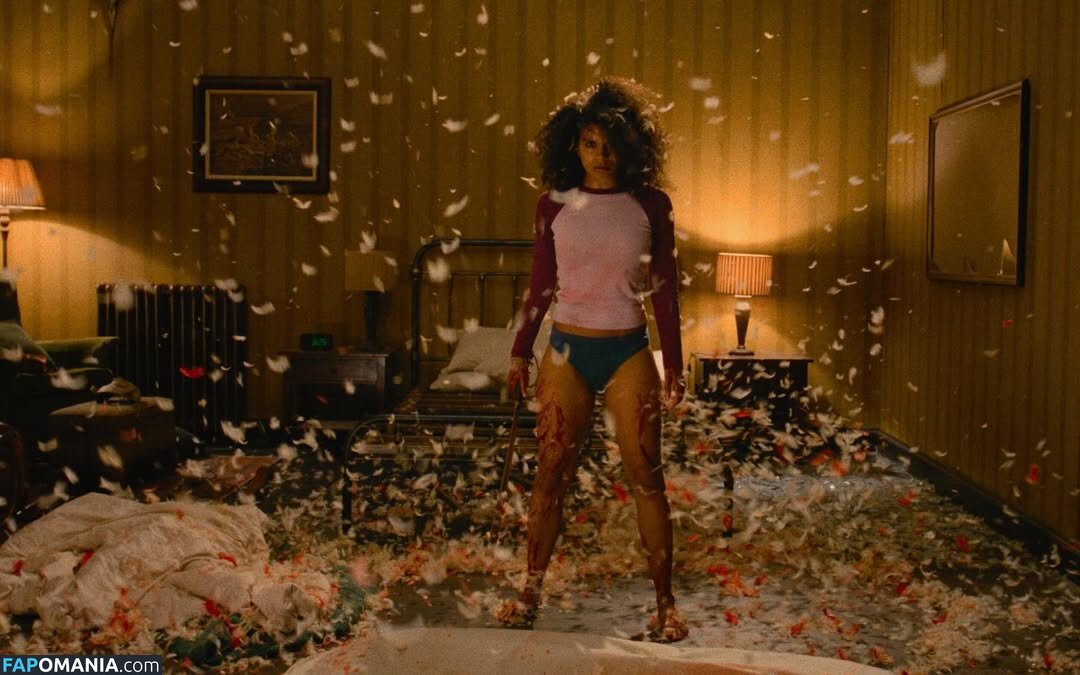 Zazie Beetz / zaziebeetz Meztelen OnlyFans  Kikerült fotó #1