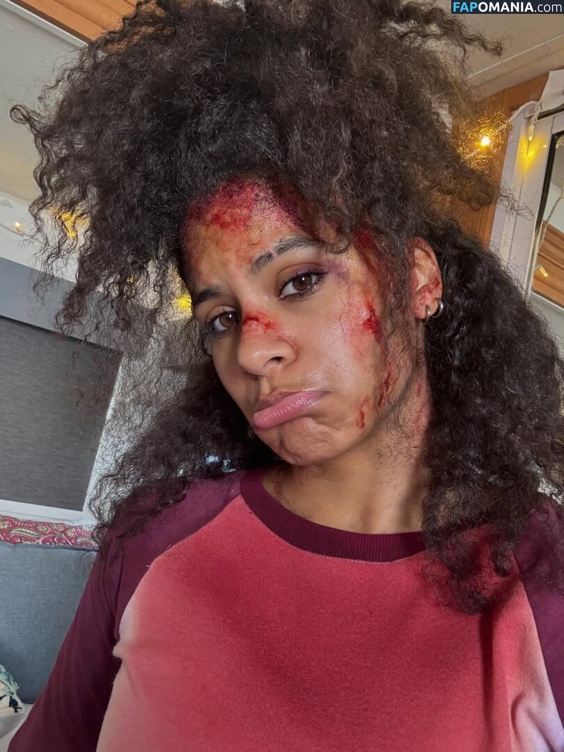 Zazie Beetz / zaziebeetz Meztelen OnlyFans  Kikerült fotó #5